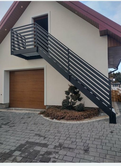 Schody zewnętrzne metalowe