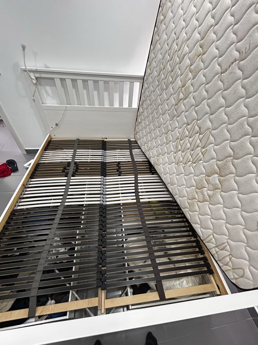 Cama+ estrado + 4 gavetas- IKEA