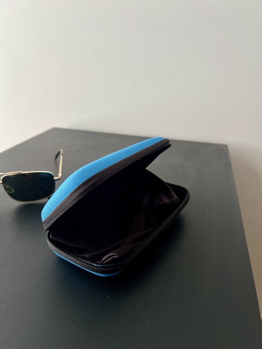 Oculos de sol dourados Polaroid