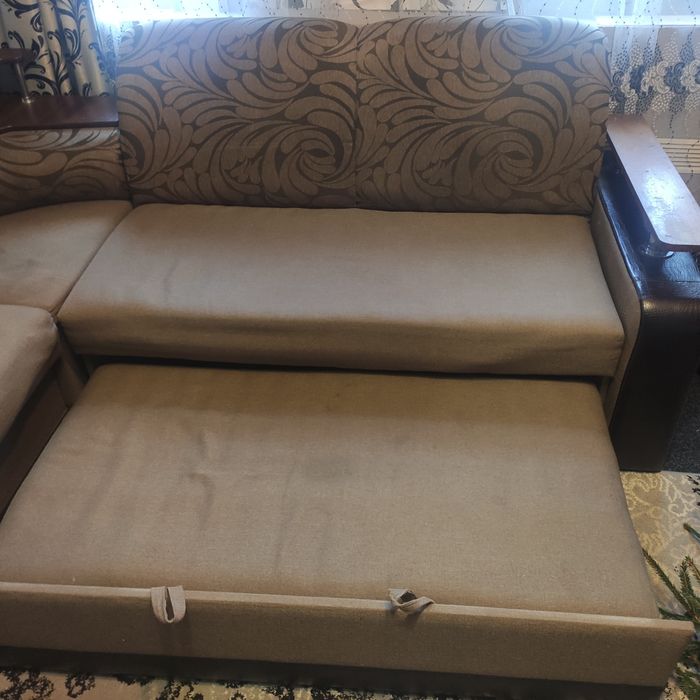 Продам угловой диван в нормальном состоянии.