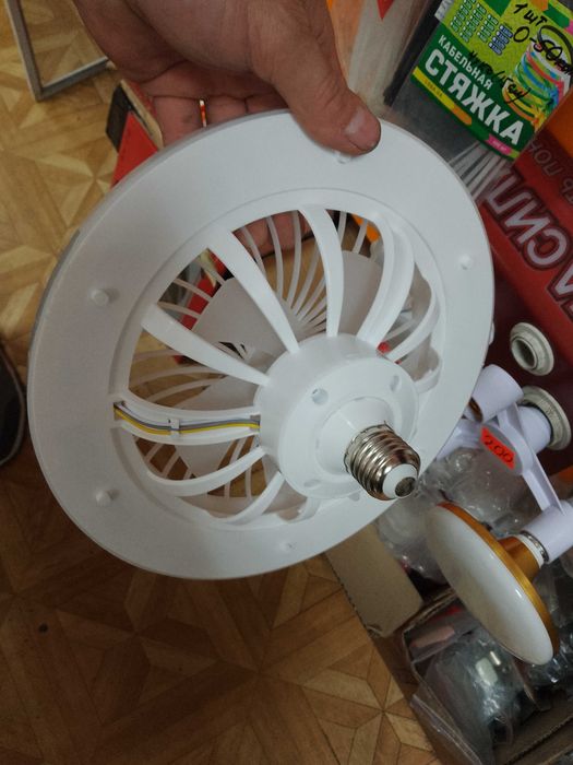 Вентилятор - люстра потолочная (поворотная)