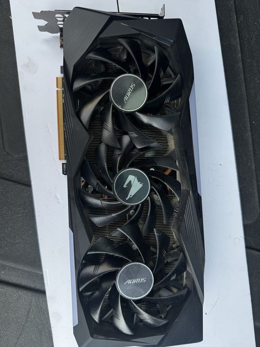 Gigabyte AORUS Radeon RX 6800 MASTER 16G (модель GV-R68AORUS M-16GD).