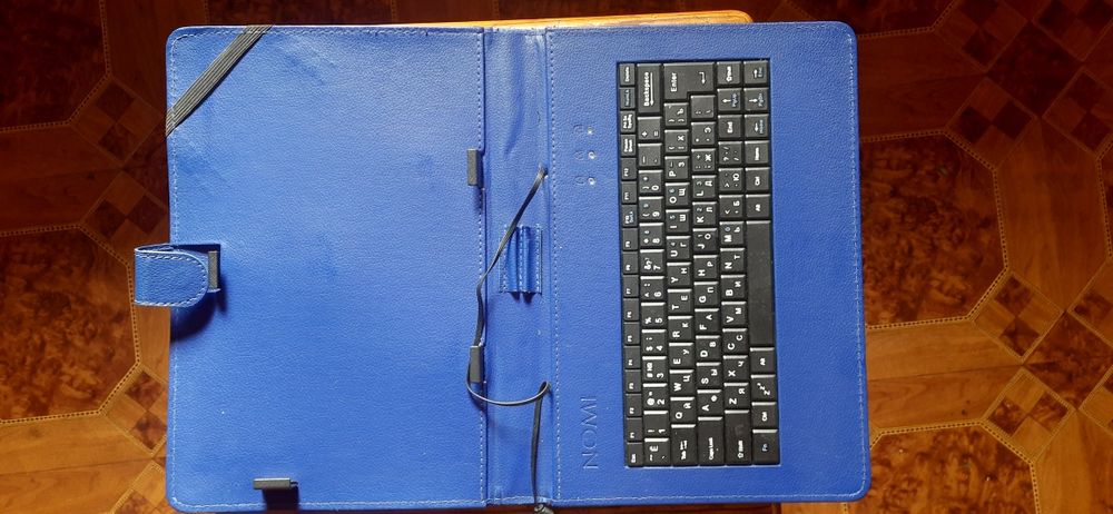 Чохол для планшета с клавіатурою 10" дюймів.