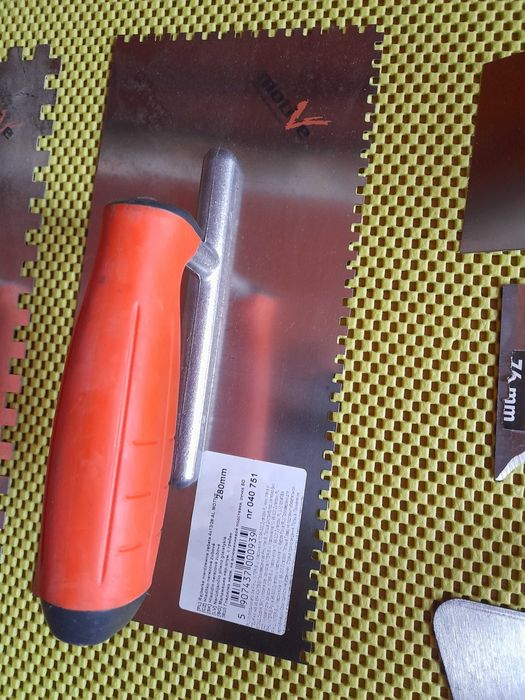 komplet profesjonalne narzędzia murarskie Motive