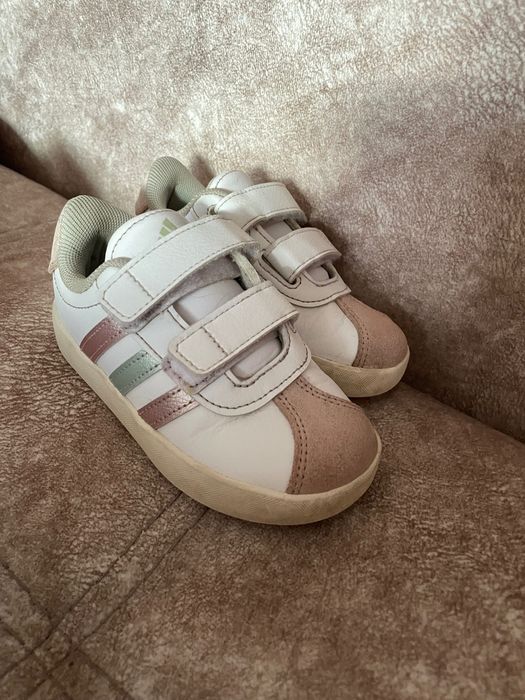 Кросівки Adidas для дівчинки