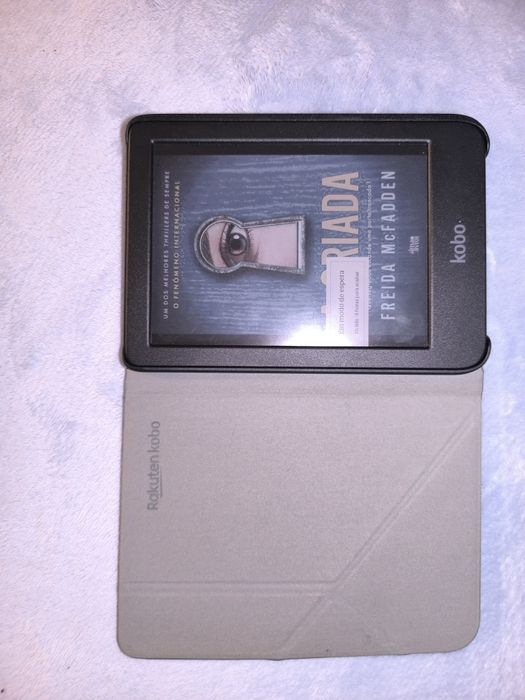 Kobo Clara Color com 2 capas incluídas