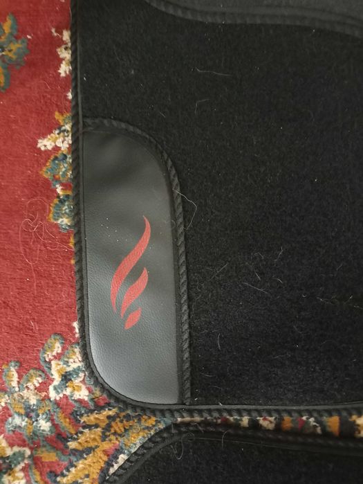 Tapetes universais para carro pequeno