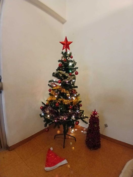 Linda árvore de Natal com 1,50m com todas as decorações