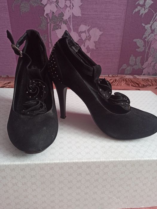 Жіночі замшеві туфлі