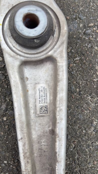 Нижні передні прямі ричаги та криві(банани) TESLA S