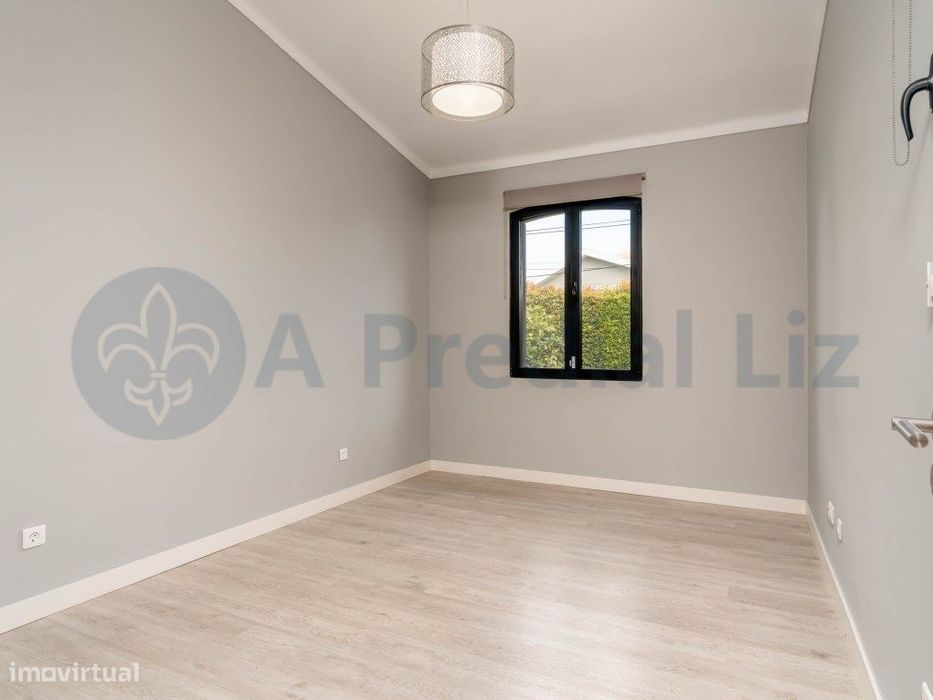 Moradia T3 de Luxo em Birre - Exclusividade e Design Contemporâneo