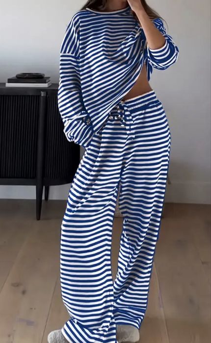 Жіночий домашній костюм-піжама