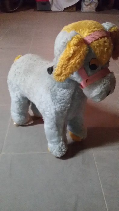 Triciclo + Cavalo (de peluche) + Cavalo (de baloiço)