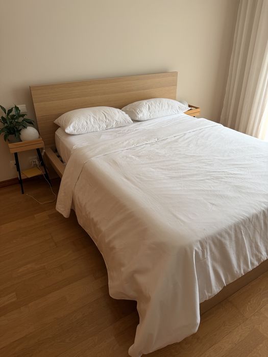 Cama de casal com arrumação e colchão