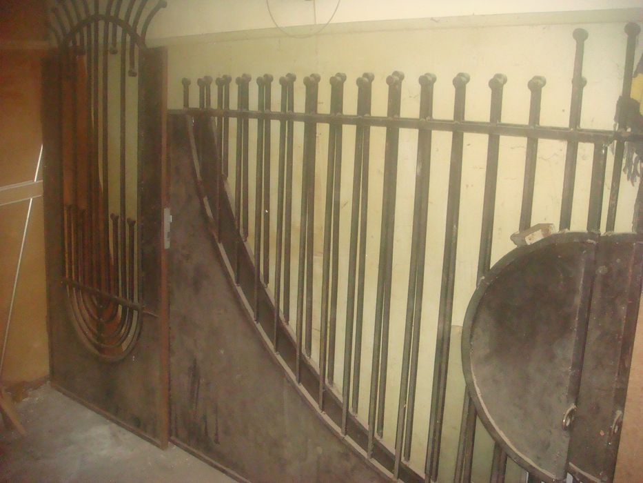 Продаю забор металлический с калиткой.