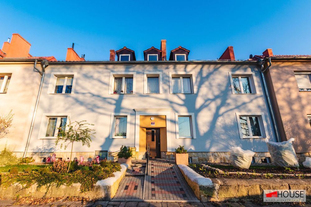 Niewielki metraż- 2 pokoje- Klimatyczne miejsce-OKAZJA