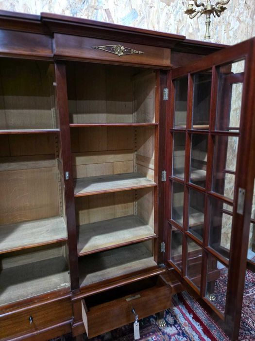 Biblioteczka Empire okuwana mosiądzem #2370 Stylowy Węgrów