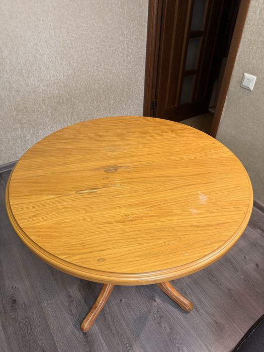 Кухонний стіл. Натуральне дерево