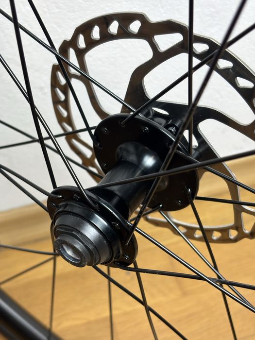 Koła Bontrager Paradigm SL 6-Bolt Disc Trek Tubeless Ready + Tarcze