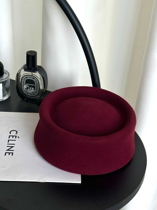 Капелюх таблетка з кгуглою тулією з вовни BELLE чорний