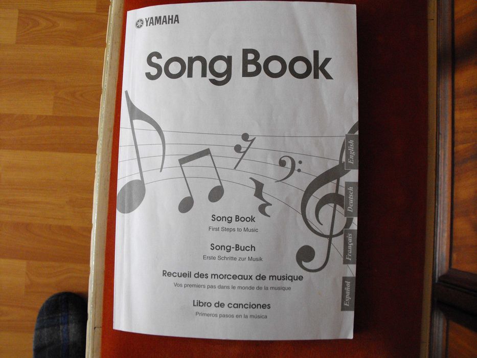 Órgão YAMAHA YPT-200/PSR-E203