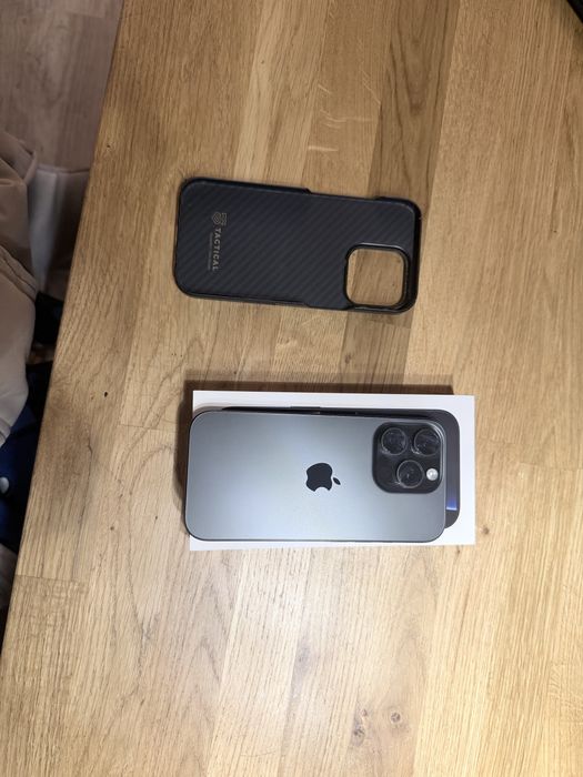 Rewelacyjny telefon Apple Iphone 16 Pro 256 GB Black titanium