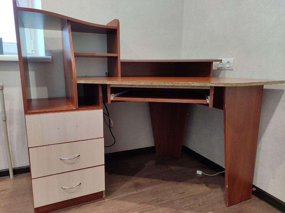 компютерний стіл