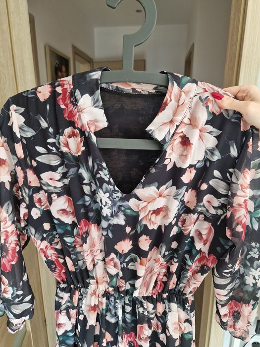 Sukienka w kwiatuszki. Nowa.