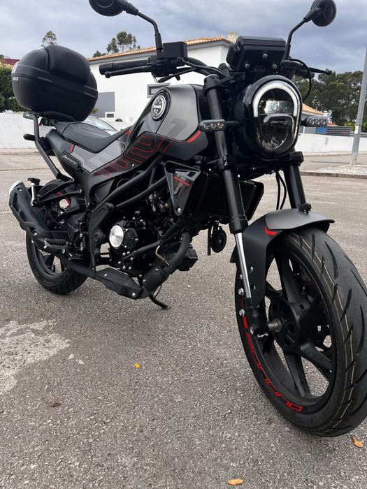 Moto Benelli Leoncino 125