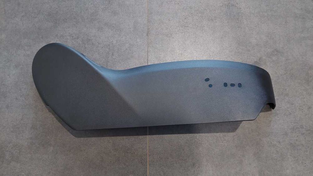 Накладка крісла правого Лівого під кнопки Tesla Model Y 1638331-LV-C