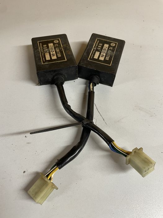 Moduł moduły jednostki sterujace iskrą honda  vf750 sabre