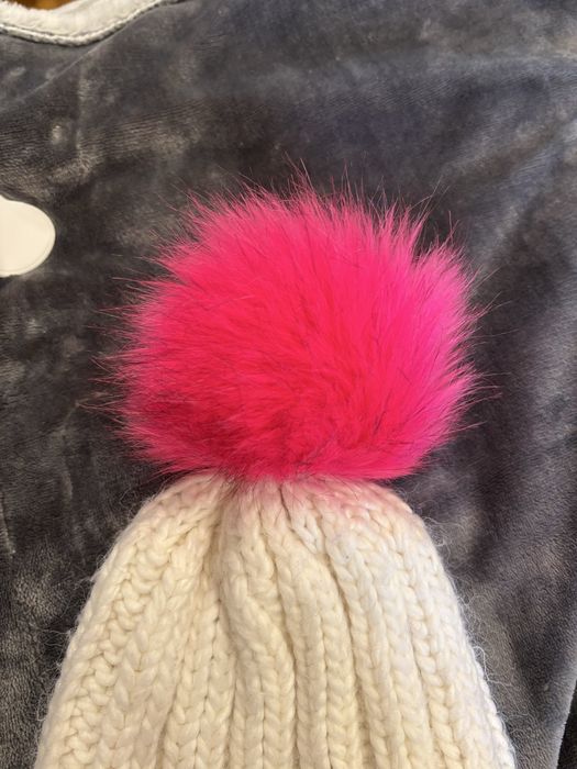 zimowa czapka z pomponem