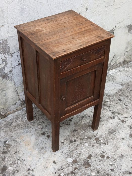 Mesa de cabeceira antiga