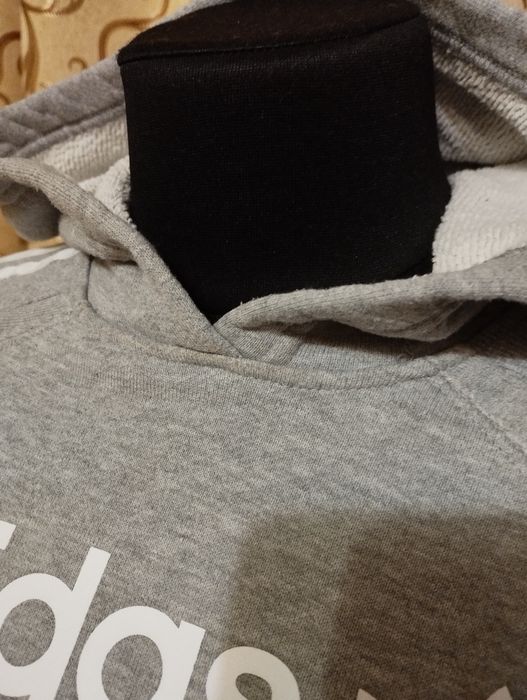 Толстовка Adidas.