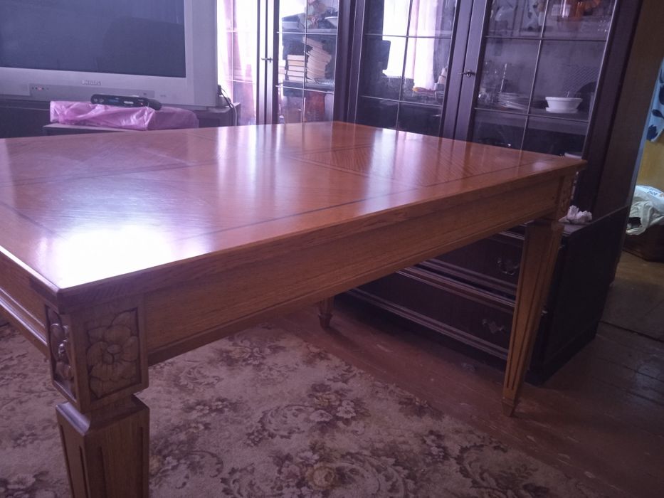 Стол обеденный 1300 х 850 х 750  В таком качестве, изделий очень мало.