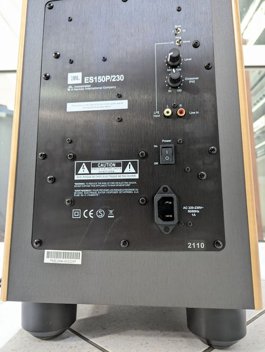 Активный сабвуфер JBL ES150/230. НЧ-25см. 300 Вт. Вес 16кг. USA