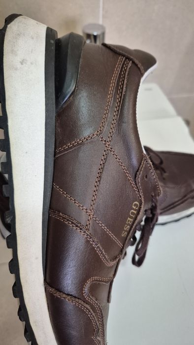 Sapatilhas GUESS em pele castanha tamanho 43 como novas
