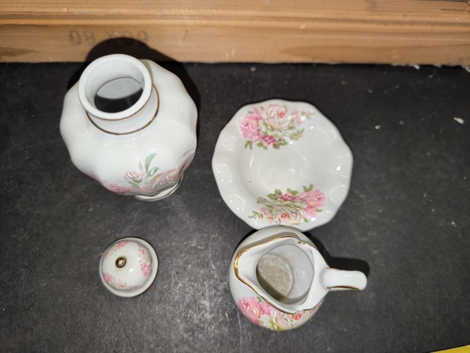 Mini Conjunto Porcelana Portuguesa Antiga.
Mini conjunto de porcelana