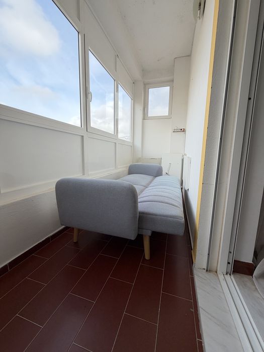 Sofá-cama, em muito bom estado