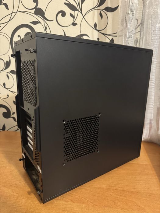 Корпус пк Fractal Design Core