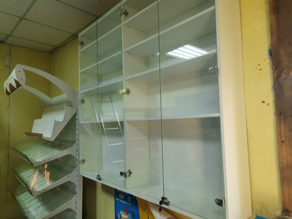 Продам навісну полку під склом