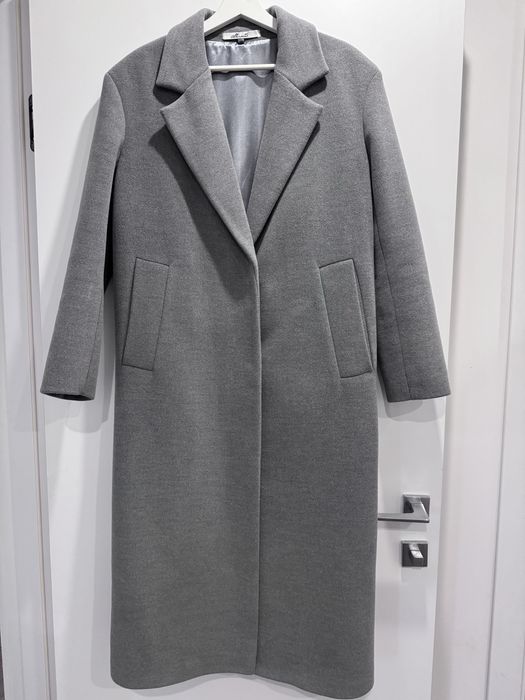 Трендове сіре пальто у стилі bazhane