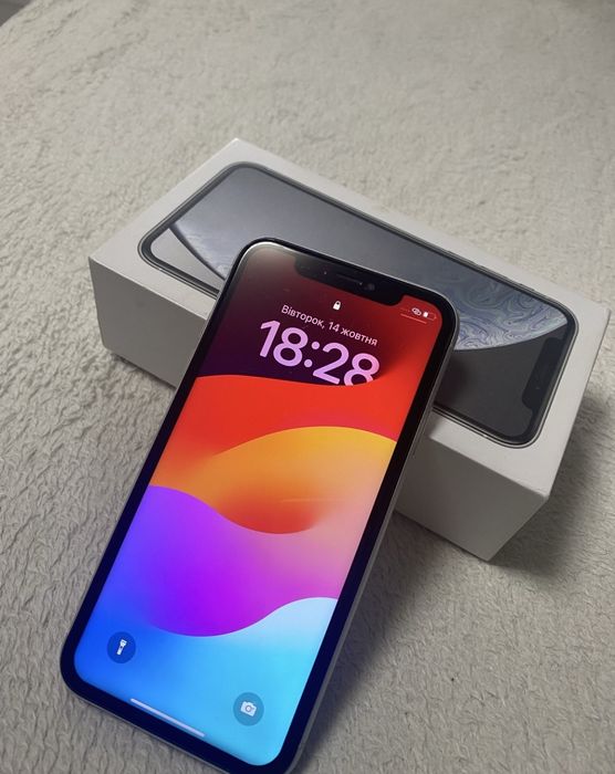 Продам айфон ХР на 64 гб 77акб