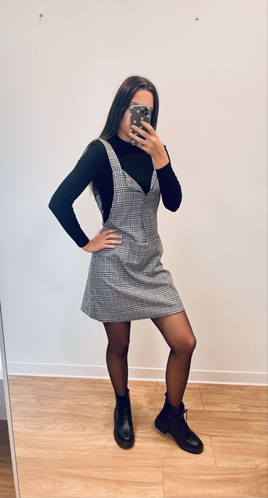 Sukienka w kratke z srebrnym zamkiem