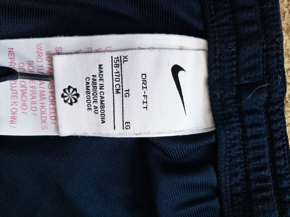 Spodnie Nike rozm. 158-170 super stan