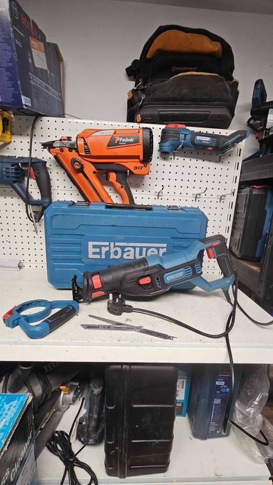 Piła szablasta z funkcją podrzynania Erbauer 1100 W