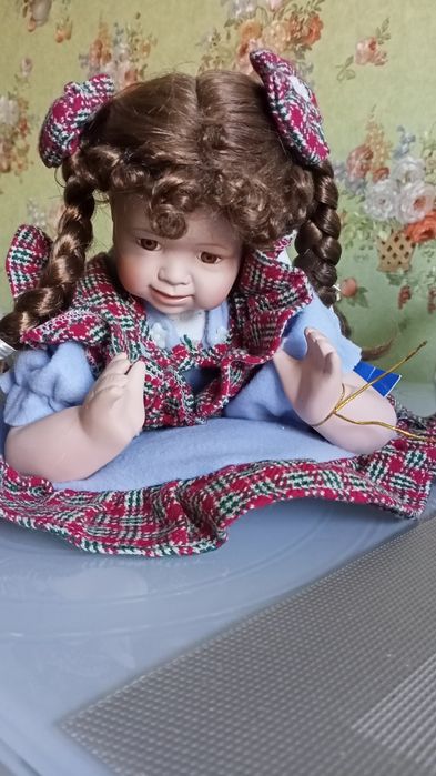 Лялька порцелянова колекційна