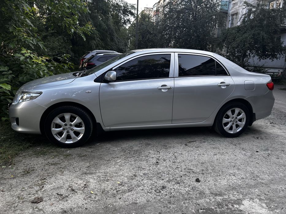 Авто машина Тойота Корола  Toyota Corola