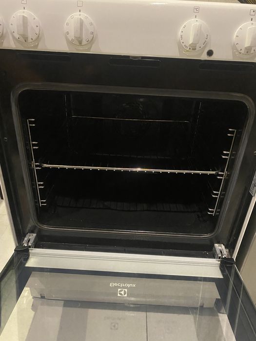 Kuchenka elektryczna Electrolux EKC6051BOW