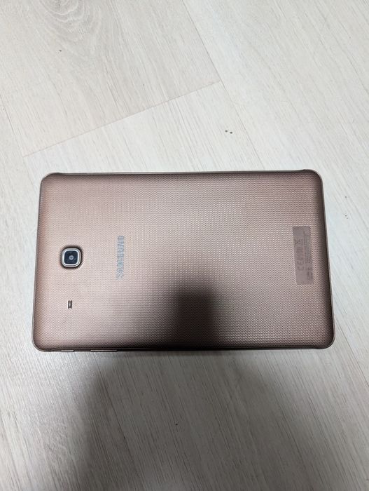 Samsung Galaxy Tab E SM-T561